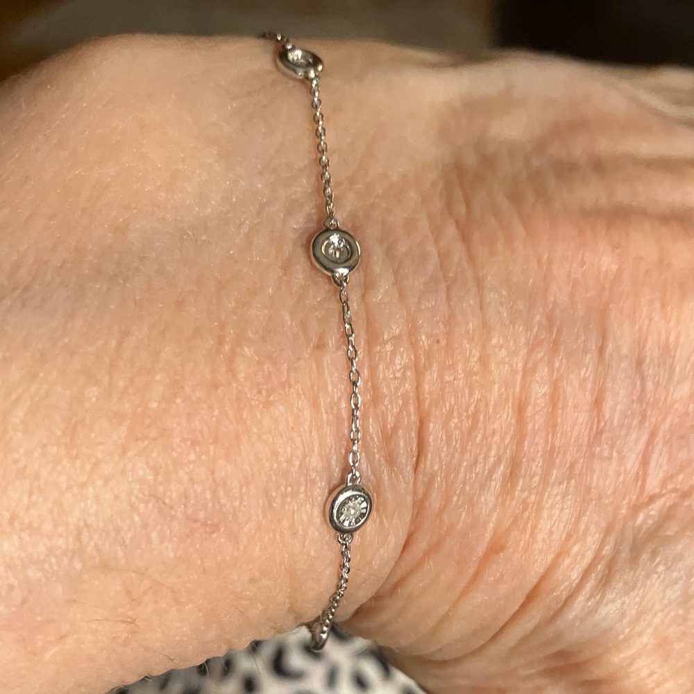 Effy Silver Bracelet with Diamond accents SS 7” in length from end to end